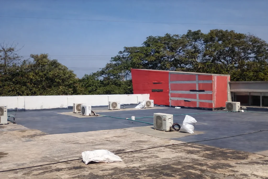 Proceso: aplicación de impermeabilización acrílica con tela de poliéster en cubierta de losa en Soledad, Atlántico