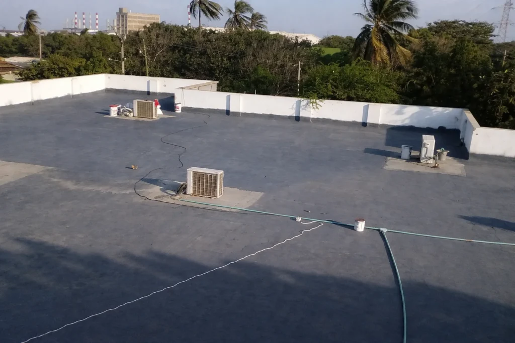 Proceso: aplicación de impermeabilización acrílica con tela de poliéster en cubierta de losa en Soledad, Atlántico