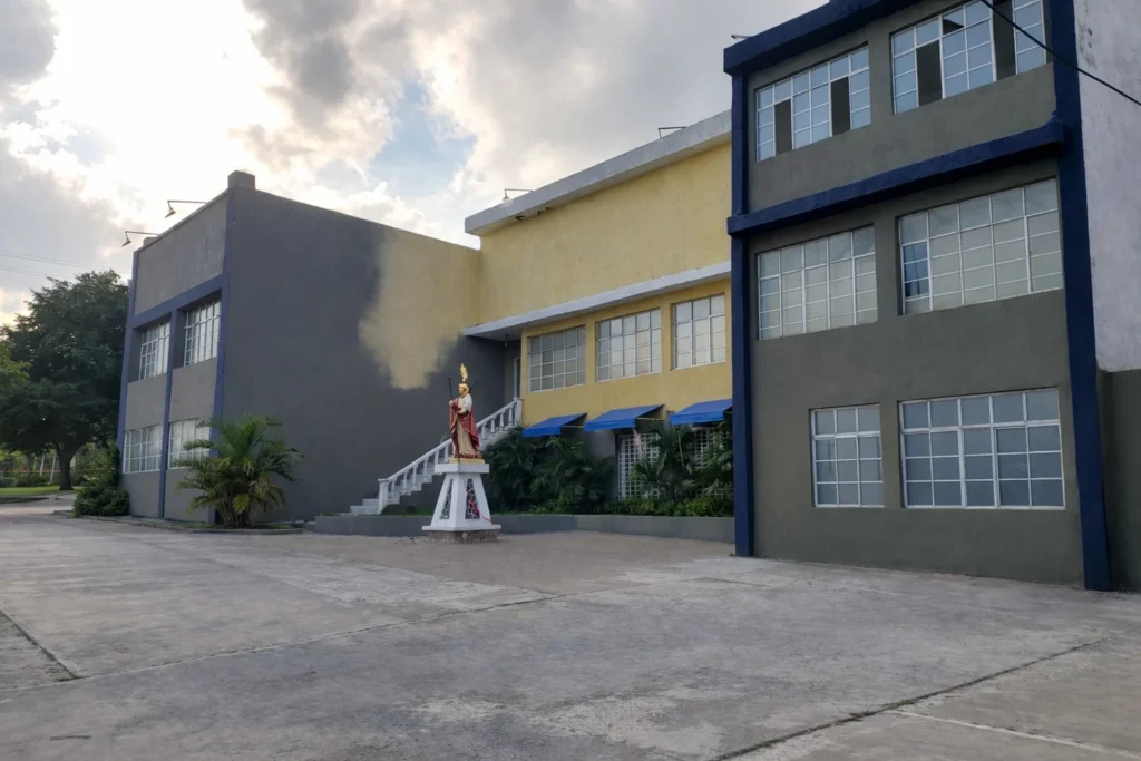 Proceso: aplicación de pintura de fachada en altura en IPS en Barranquilla