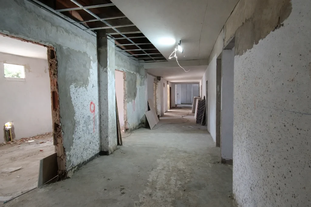 Antes: sede abandonada sin uso para IPS en Barranquilla