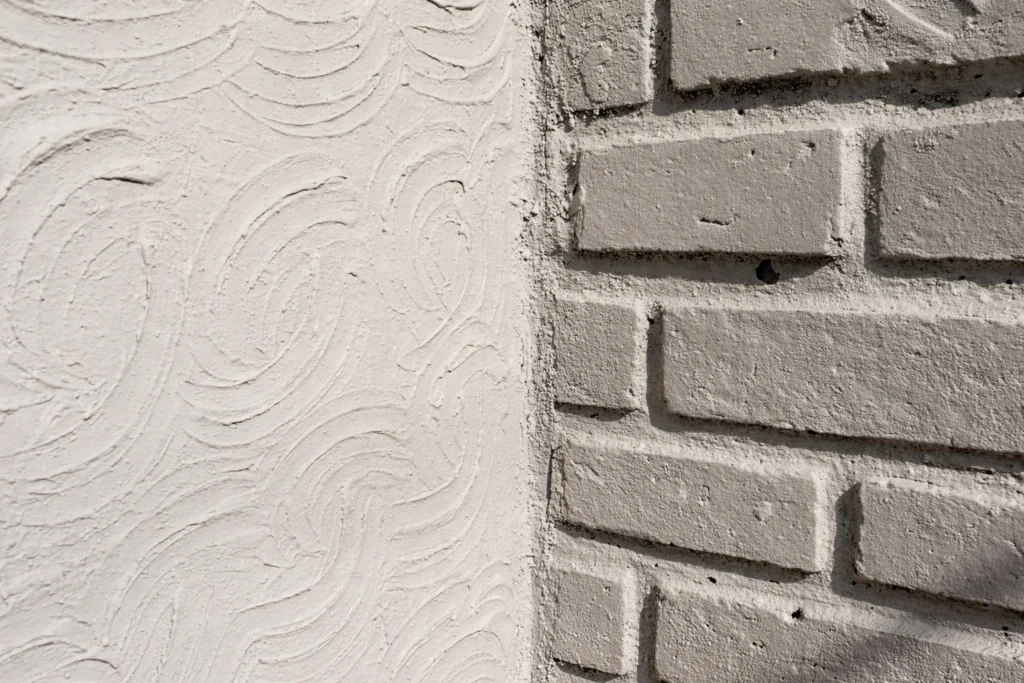 Después: fachada renovada con acabado uniforme y resistente en IPS en Barranquilla