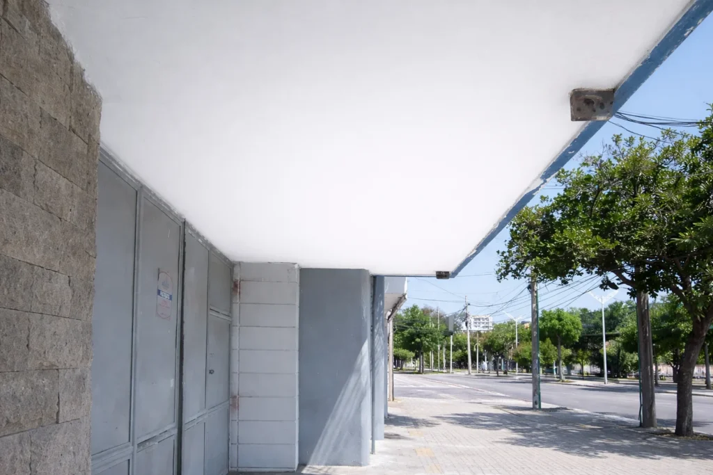 Caso de éxito: Reparación de filtraciones en techos — Seguridad Atlas en Barranquilla (oficina/local) 7 Reparación de filtraciones en techos